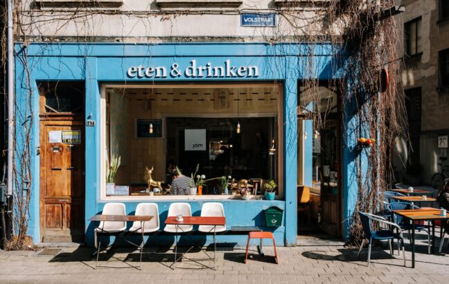 blue and white Eten & Drinken store front during daytime